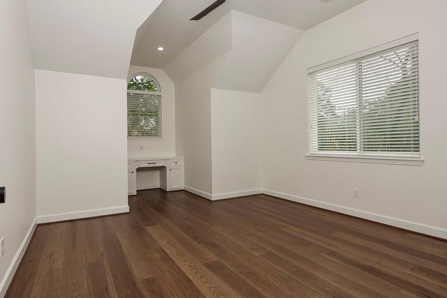 170 Golden Shadow Circle, The Woodlands, TX 77381