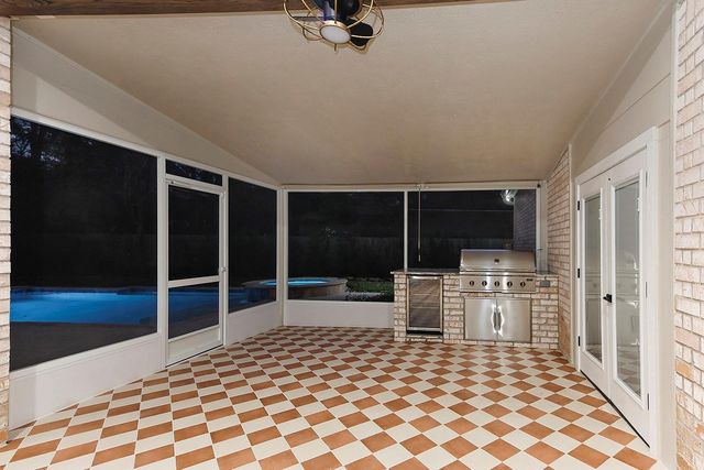 170 Golden Shadow Circle, The Woodlands, TX 77381