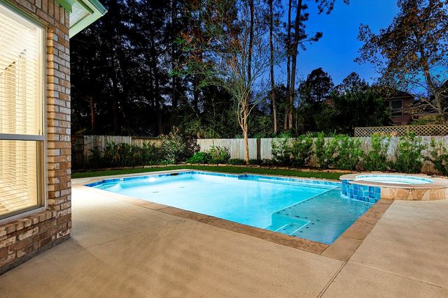 170 Golden Shadow Circle, The Woodlands, TX 77381