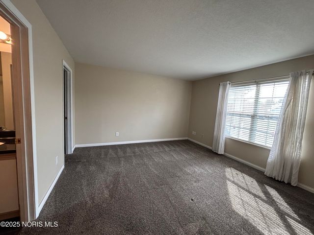 2245 Fox Run Circle, Findlay, OH 45840