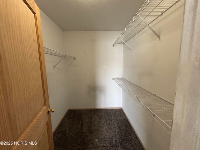 2245 Fox Run Circle, Findlay, OH 45840