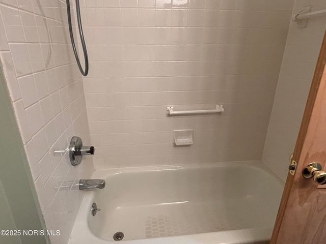 2245 Fox Run Circle, Findlay, OH 45840