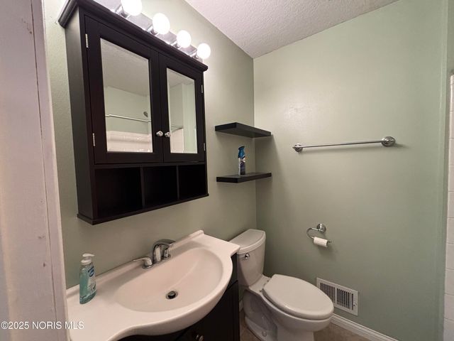 2245 Fox Run Circle, Findlay, OH 45840