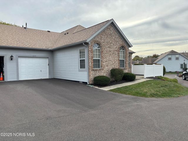 2245 Fox Run Circle, Findlay, OH 45840
