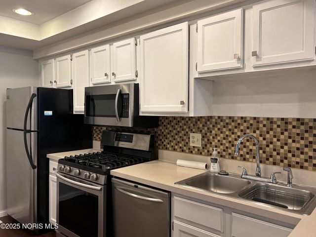 2245 Fox Run Circle, Findlay, OH 45840