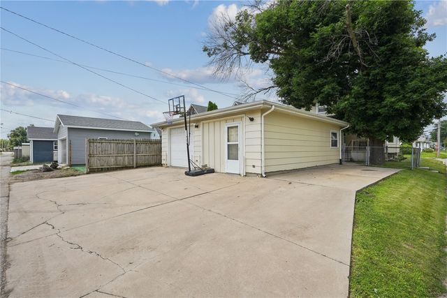 803 4th Street SW, Cedar Rapids, IA 52404