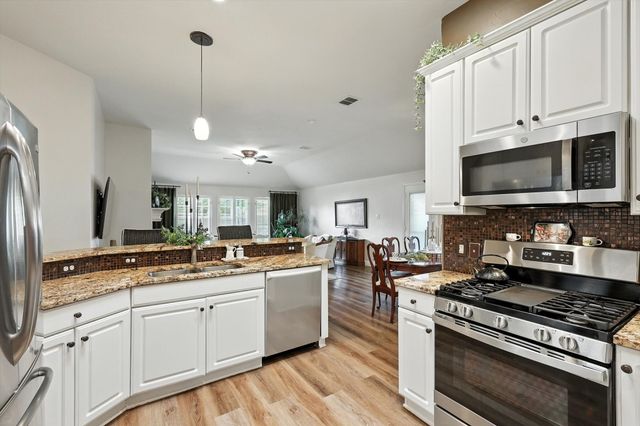 1617 Matterhorn Way, Lewisville, TX 75077