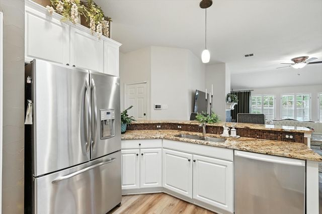 1617 Matterhorn Way, Lewisville, TX 75077
