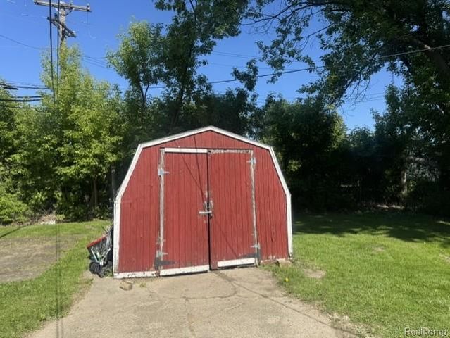 26648 Schoenherr Road, Warren, MI 48089