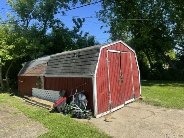26648 Schoenherr Road, Warren, MI 48089