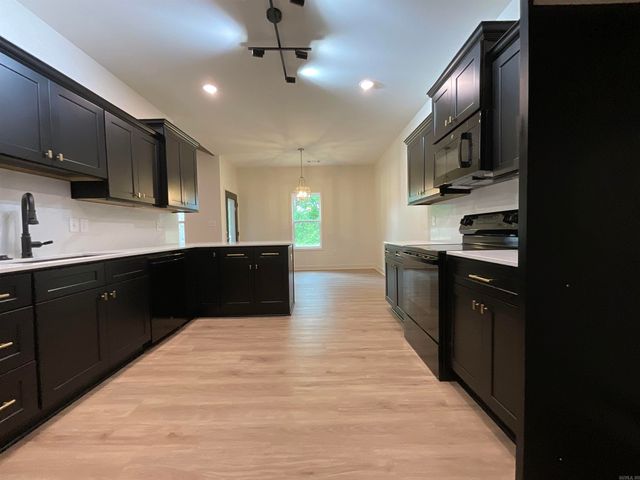 1005 N Jeff Davis Avenue, Jacksonville, AR 72076