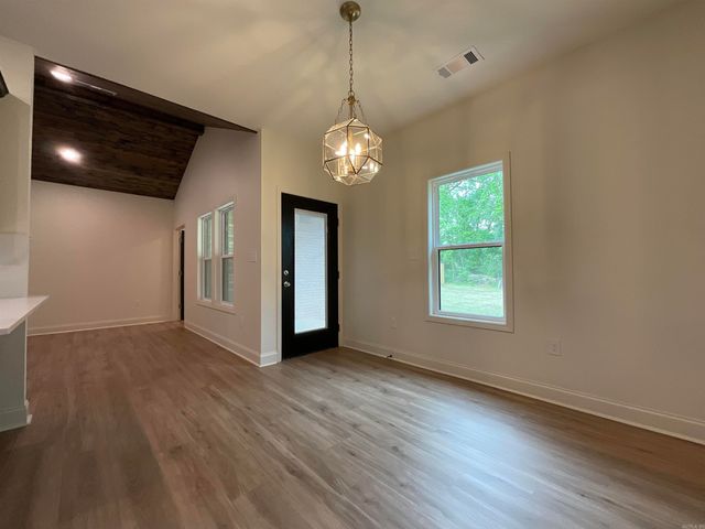 1005 N Jeff Davis Avenue, Jacksonville, AR 72076