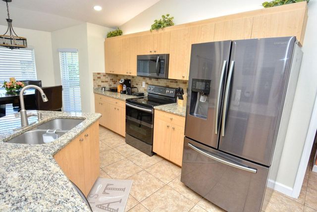 220 W Arbor Avenue, Port St. Lucie, FL 34952