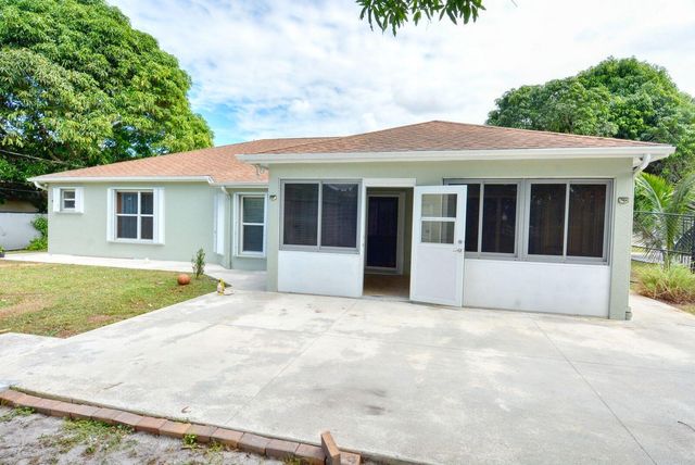 220 W Arbor Avenue, Port St. Lucie, FL 34952