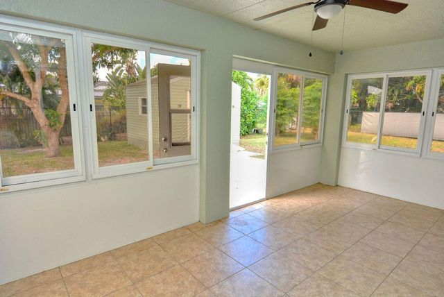 220 W Arbor Avenue, Port St. Lucie, FL 34952