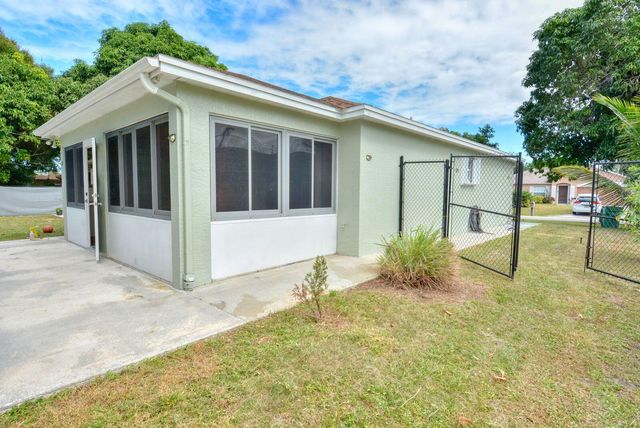220 W Arbor Avenue, Port St. Lucie, FL 34952