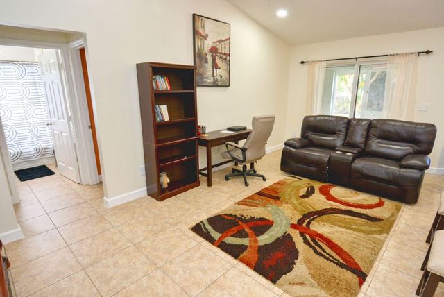 220 W Arbor Avenue, Port St. Lucie, FL 34952