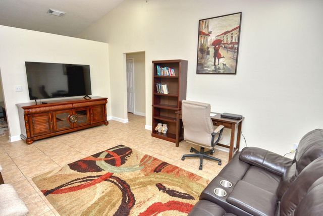220 W Arbor Avenue, Port St. Lucie, FL 34952