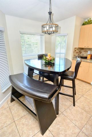 220 W Arbor Avenue, Port St. Lucie, FL 34952