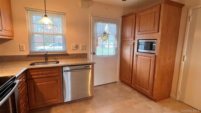 72 Enfield Court A, Ridge, NY 11961