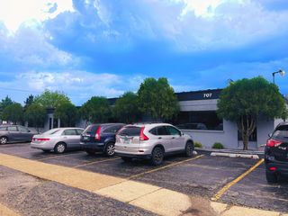 707 N Iowa Avenue, Villa Park, IL 60181