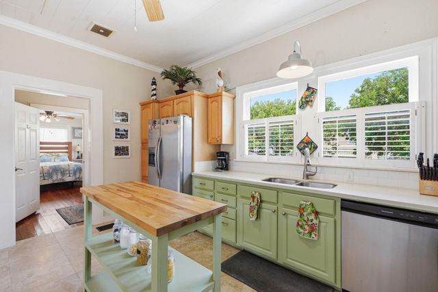 1020 Broadway Street, Galveston, TX 77550