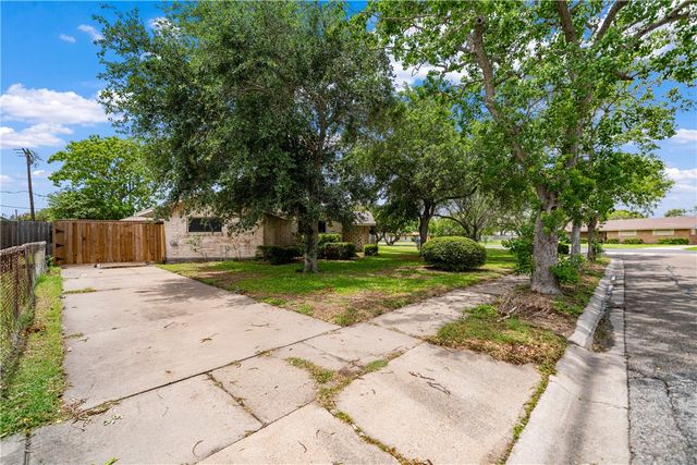 135 Granby Pl, Portland, TX 78374