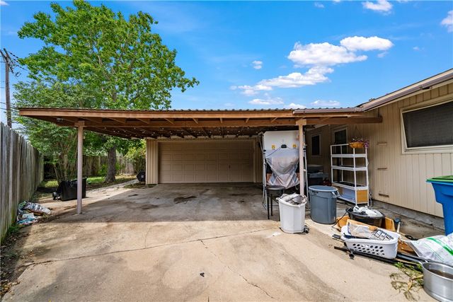 135 Granby Pl, Portland, TX 78374