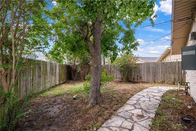 135 Granby Pl, Portland, TX 78374