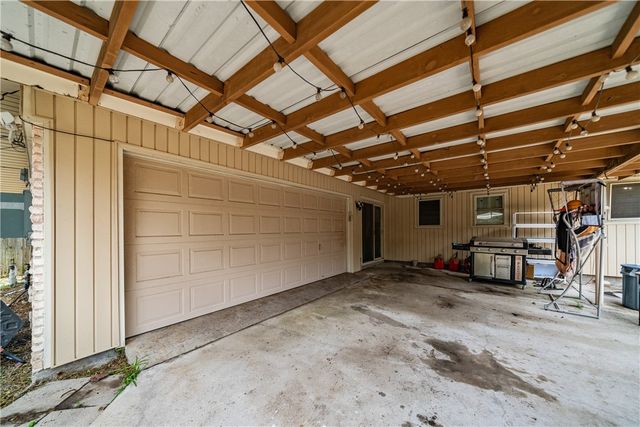 135 Granby Pl, Portland, TX 78374
