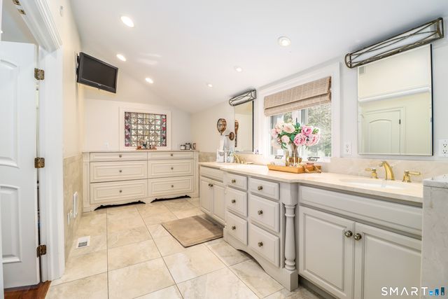 70 Obtuse Hill Road, Brookfield, CT 06804