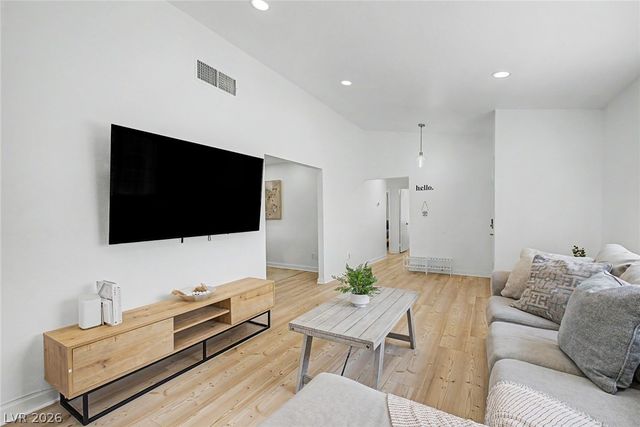 512 Macbrey Drive, Las Vegas, NV 89123
