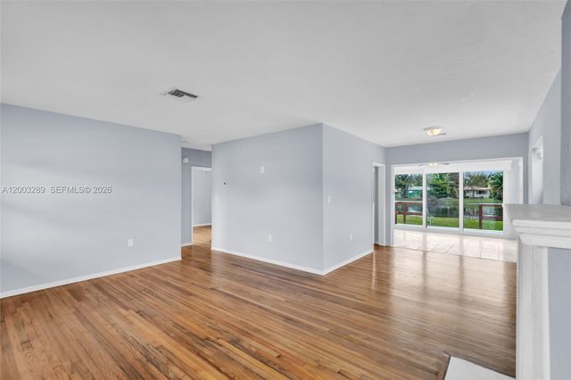 392 Payne Dr, Miami Springs, FL 33166