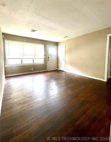 6734 E Independence Street, Tulsa, OK 74115