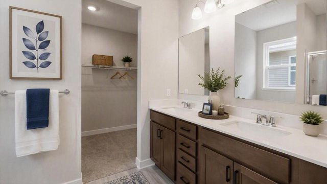 2140 Bluff Heights Drive, Shakopee, MN 55379