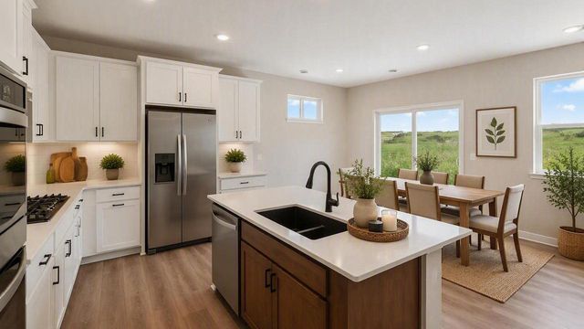 2140 Bluff Heights Drive, Shakopee, MN 55379