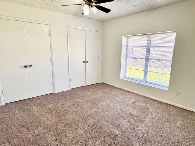 141 NW Jayellen Avenue, Burleson, TX 76028