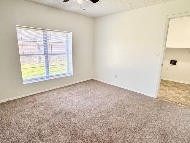 141 NW Jayellen Avenue, Burleson, TX 76028