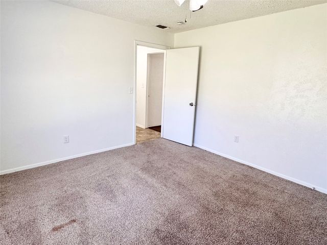 141 NW Jayellen Avenue, Burleson, TX 76028