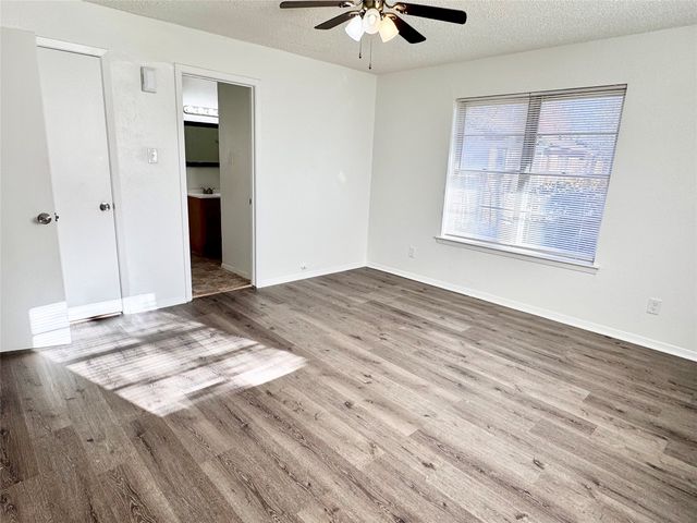 141 NW Jayellen Avenue, Burleson, TX 76028