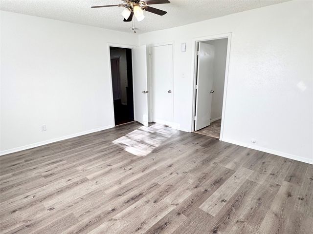 141 NW Jayellen Avenue, Burleson, TX 76028