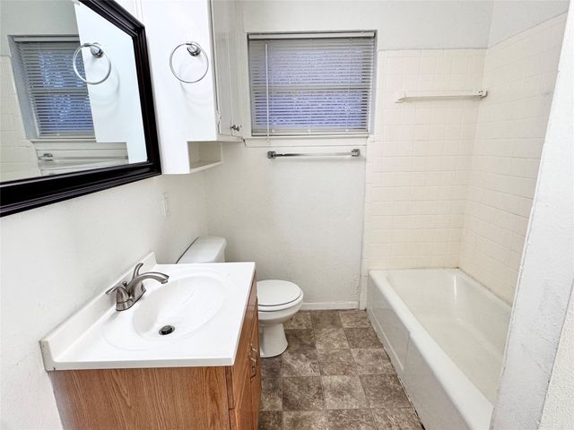 141 NW Jayellen Avenue, Burleson, TX 76028