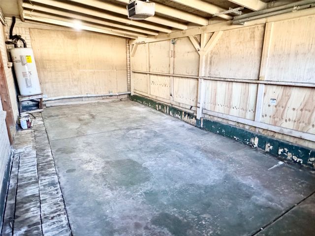 141 NW Jayellen Avenue, Burleson, TX 76028