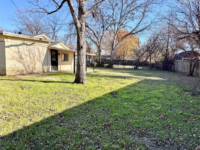 141 NW Jayellen Avenue, Burleson, TX 76028