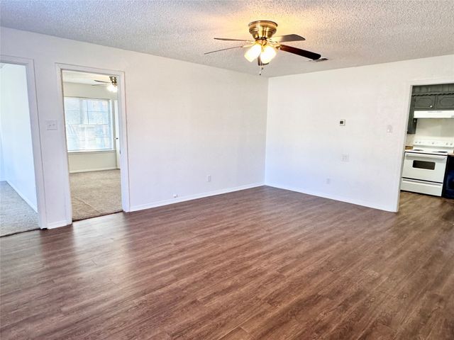 141 NW Jayellen Avenue, Burleson, TX 76028