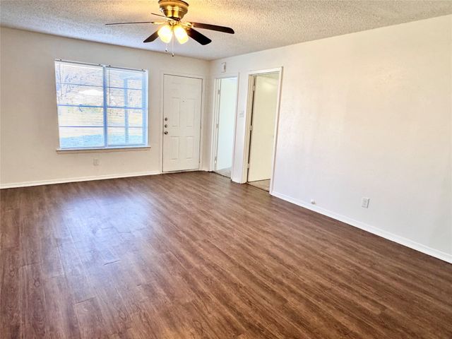 141 NW Jayellen Avenue, Burleson, TX 76028