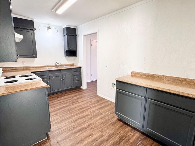 141 NW Jayellen Avenue, Burleson, TX 76028