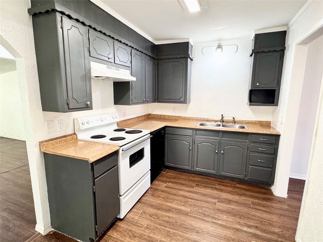 141 NW Jayellen Avenue, Burleson, TX 76028