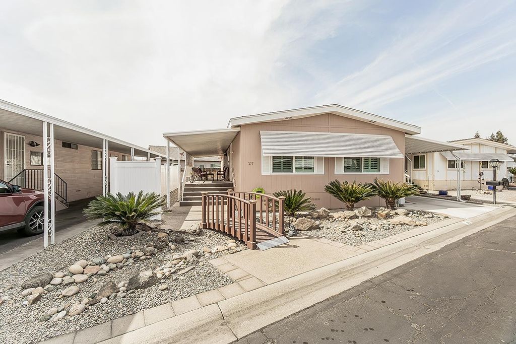 Image 2 of property listing at 371 Bethel Ave # 27, Sanger, CA 93657