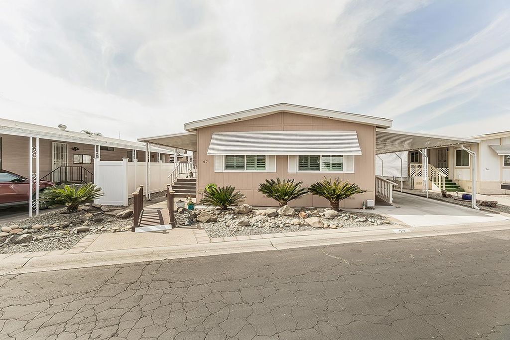 Image 3 of property listing at 371 Bethel Ave # 27, Sanger, CA 93657